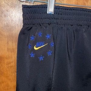 Vintage Women’s Nike jogging pants  Large. Black with embroidered logo along hip